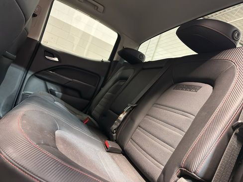 Used 2015 GMC Canyon SLE w/ All-Terrain Package image 29