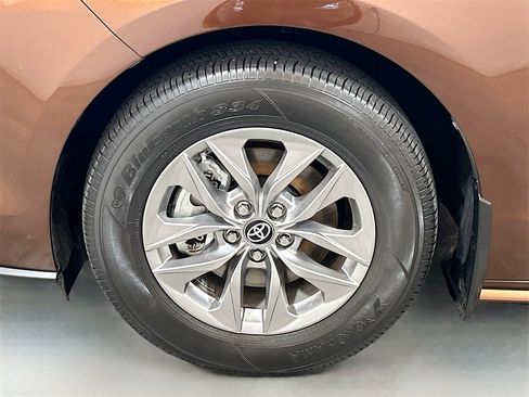 Used 2023 Toyota Sienna XLE image 30