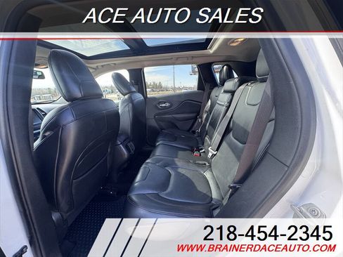 Used 2016 Jeep Cherokee Trailhawk w/ Comfort/Convenience Group AWD/4WD image 18