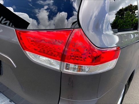 Used 2014 Toyota Sienna LE FWD image 26