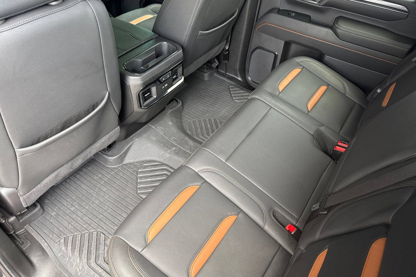 Used 2024 GMC Sierra 2500 AT4 w/ Technology Package AWD/4WD image 13