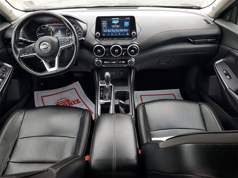 Used 2022 Nissan Sentra SR w/ SR Premium Package image 16