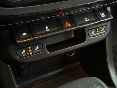 Used 2017 GMC Canyon SLT w/ Driver Alert Package image 33