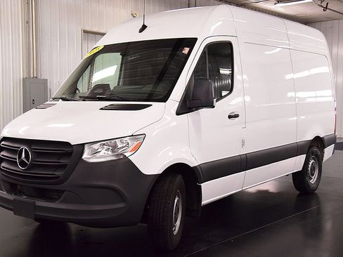 Used 2025 Mercedes-Benz Sprinter 2500 image 3