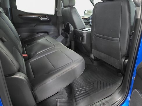 Used 2025 Chevrolet Silverado 1500 LT Trail Boss w/ Convenience Package II AWD/4WD image 11