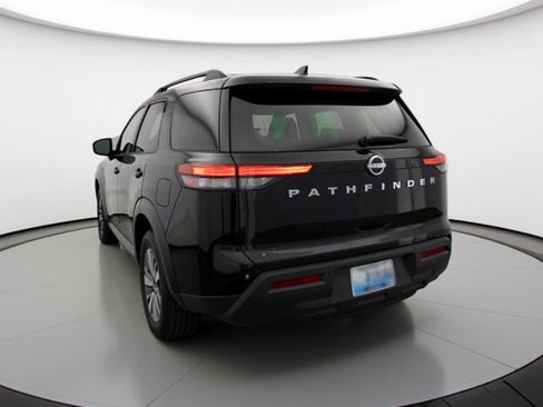 Used 2025 Nissan Pathfinder SV image 6