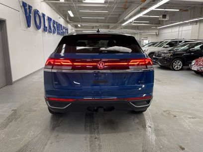 Used 2025 Volkswagen Atlas Cross Sport SE w/ Panoramic Sunroof Package