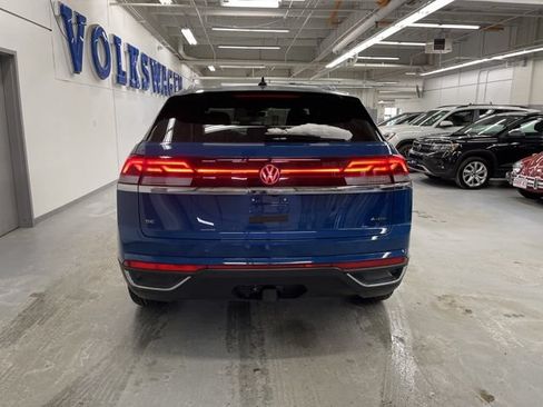 Used 2025 Volkswagen Atlas Cross Sport SE w/ Panoramic Sunroof Package AWD/4WD image 3