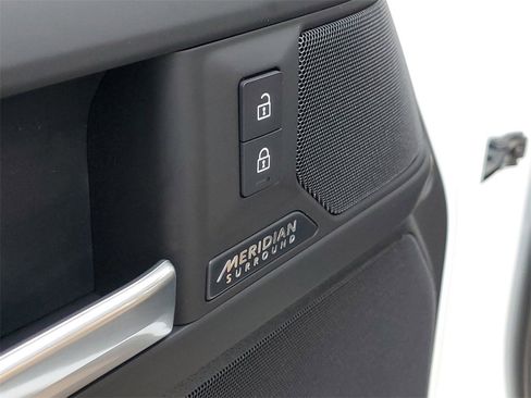 New 2026 Land Rover Defender 130 X-Dynamic SE image 13