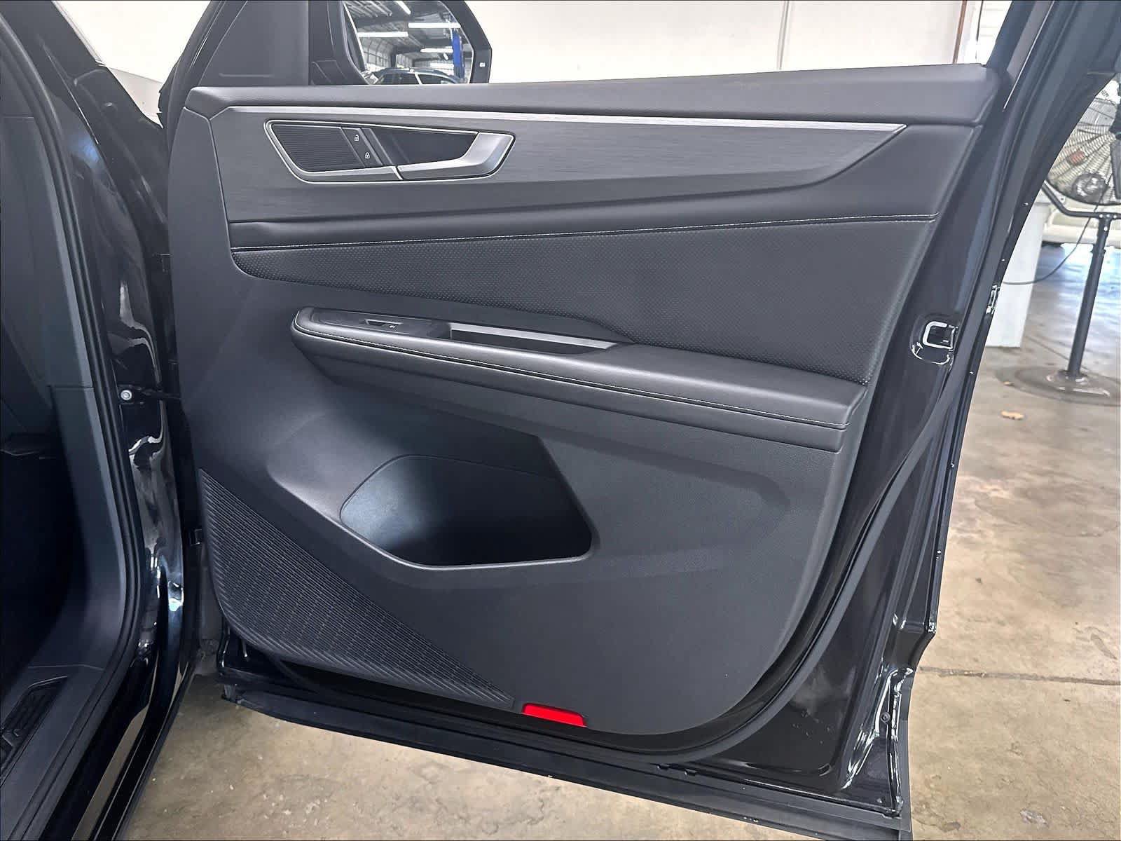 Used 2024 Volkswagen Atlas Cross Sport SE w/ Panoramic Sunroof Package AWD/4WD image 31