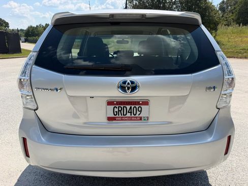 Used 2013 Toyota Prius V Five FWD image 4