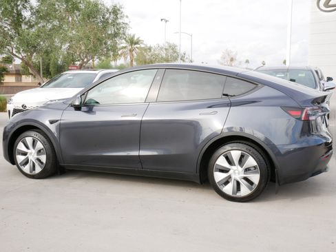 Used 2024 Tesla Model Y Long Range image 5