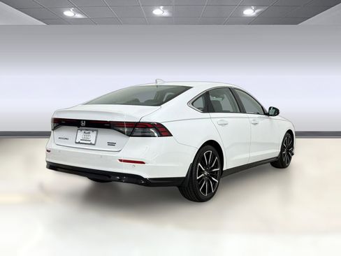 Used 2024 Honda Accord Touring image 9
