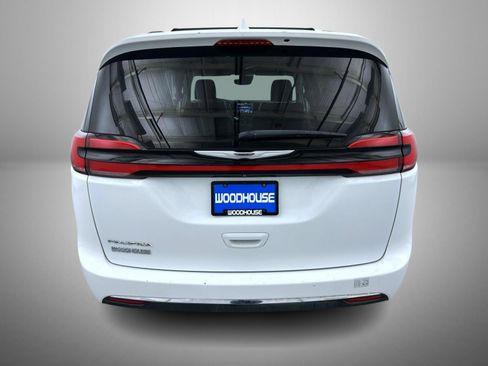 Certified 2022 Chrysler Pacifica Touring-L FWD image 6