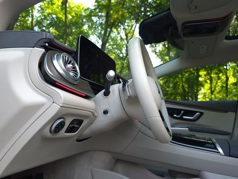 Used 2022 Mercedes-Benz EQS 450+ Sedan image 32