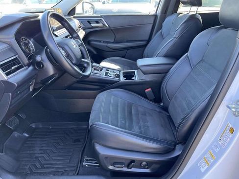 Used 2024 Mitsubishi Outlander SE Black Edition image 18