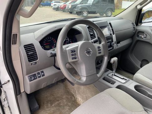 Used 2017 Nissan Frontier SV image 11