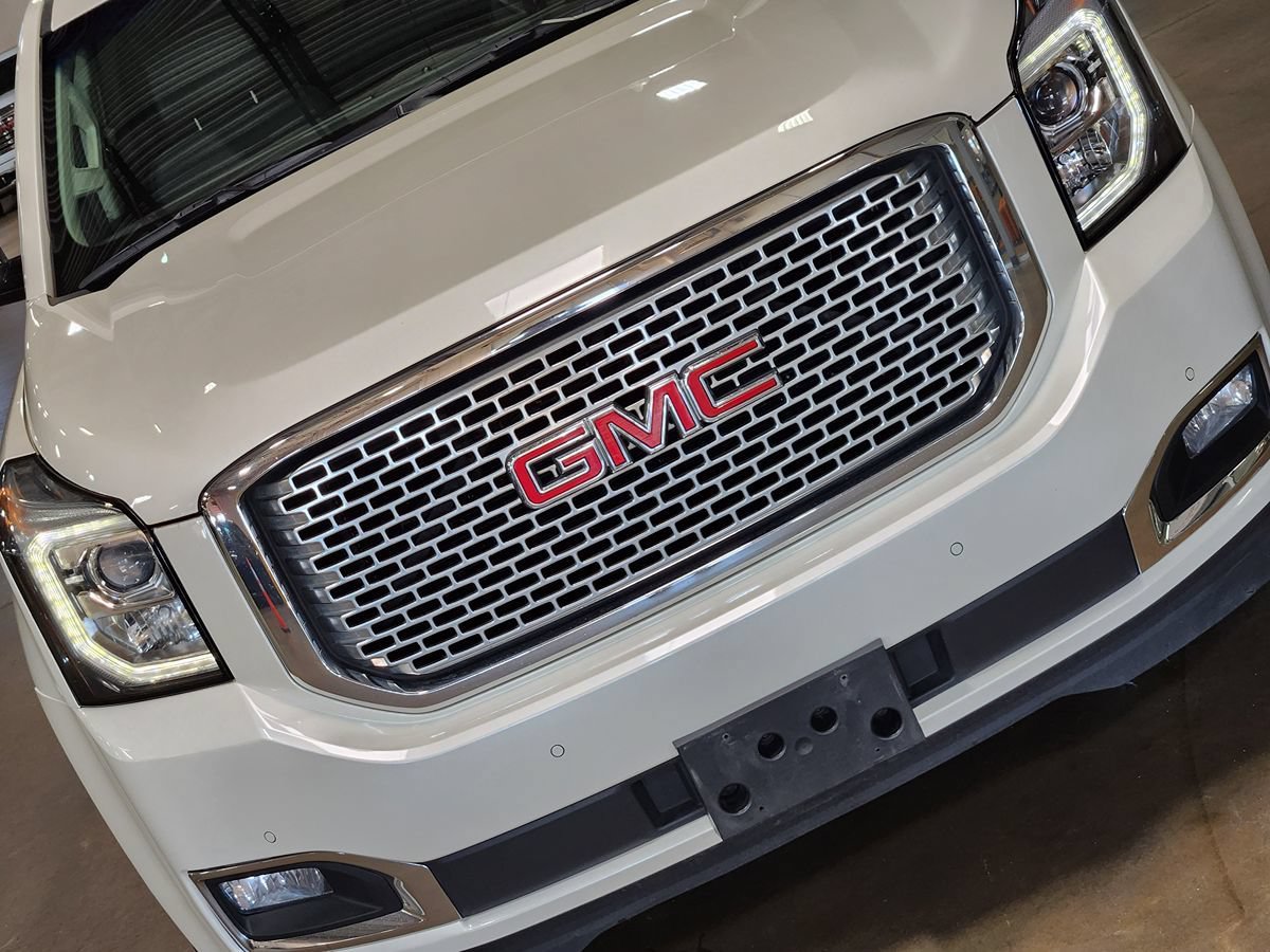 Used 2015 GMC Yukon Denali w/ Premium Package AWD/4WD image 17