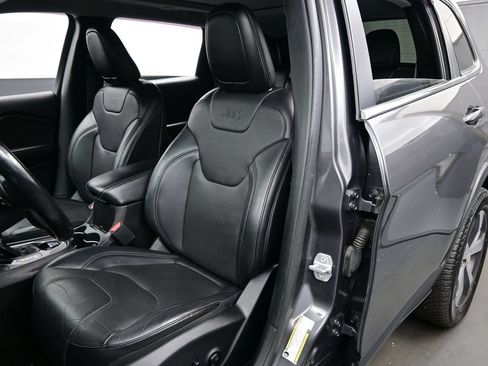 Used 2019 Jeep Cherokee Limited w/ Trailer Tow Group AWD/4WD image 15