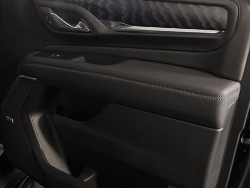 Used 2024 GMC Yukon XL Denali image 36