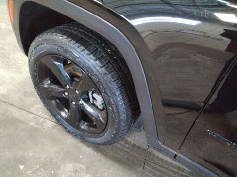 Used 2024 Jeep Grand Cherokee L Limited w/ Luxury Tech Group II image 21