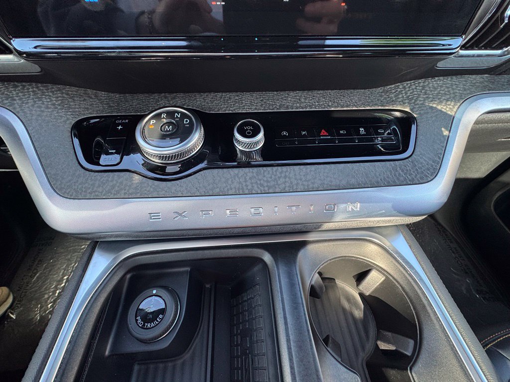 Used 2025 Ford Expedition Tremor AWD/4WD image 27