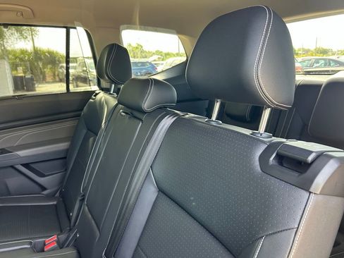 Used 2023 Volkswagen Atlas SE w/ Black Wheel Package image 63