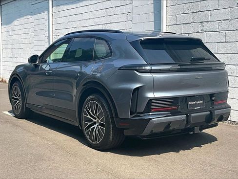 Used 2026 Porsche Cayenne Turbo AWD/4WD image 3