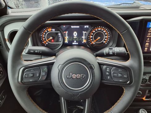 Used 2024 Jeep Wrangler Unlimited Sport AWD/4WD image 11