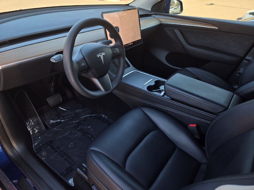 Used 2023 Tesla Model Y 2WD image 10