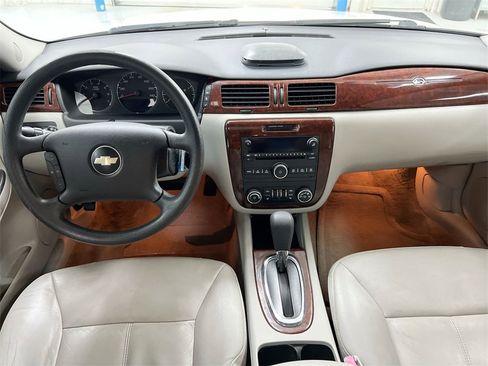 Used 2009 Chevrolet Impala LT image 10