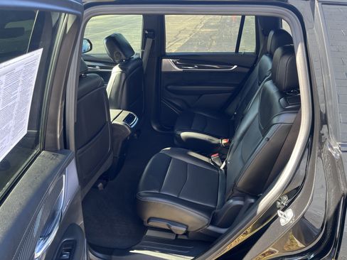 Used 2025 Cadillac XT6 Sport w/ Technology Package image 14