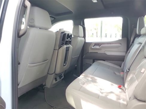 Used 2024 GMC Sierra 1500 SLT image 8