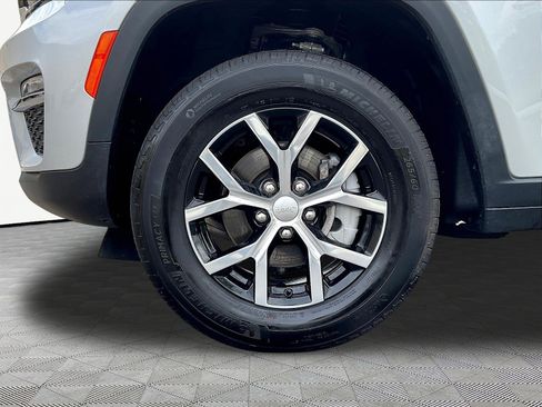 Used 2025 Jeep Grand Cherokee Limited AWD/4WD image 32