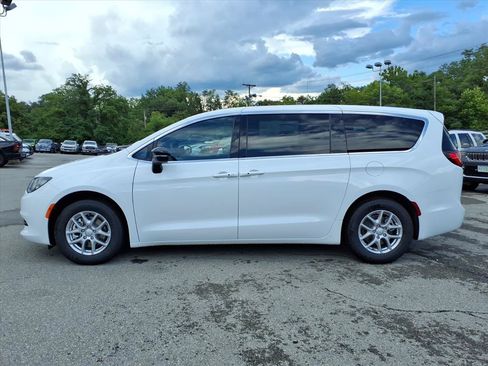 New 2027 Chrysler Pacifica LX FWD image 7