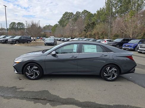 New 2026 Hyundai Elantra Limited FWD image 17