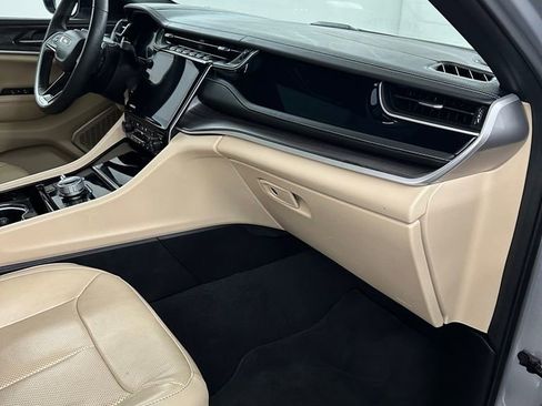 Used 2022 Jeep Grand Cherokee Limited 4xe w/ Luxury Tech Group II AWD/4WD image 37