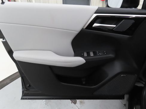 New 2026 Mitsubishi Outlander SE FWD image 10