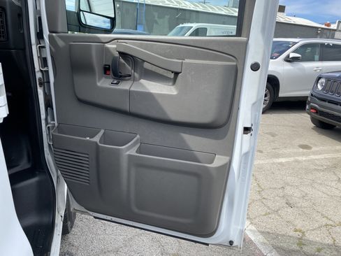 Used 2017 Chevrolet Express 2500 RWD image 26