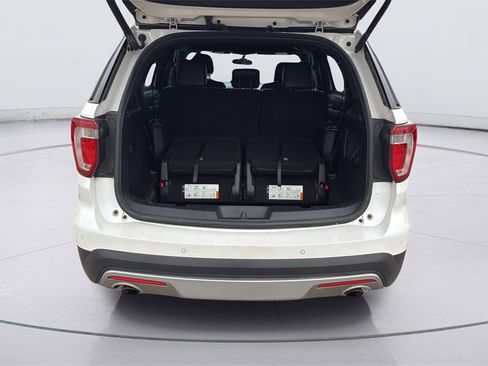 Used 2016 Ford Explorer XLT w/ Equipment Group 202A image 19