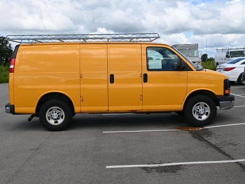 Used 2016 Chevrolet Express 3500 RWD image 2