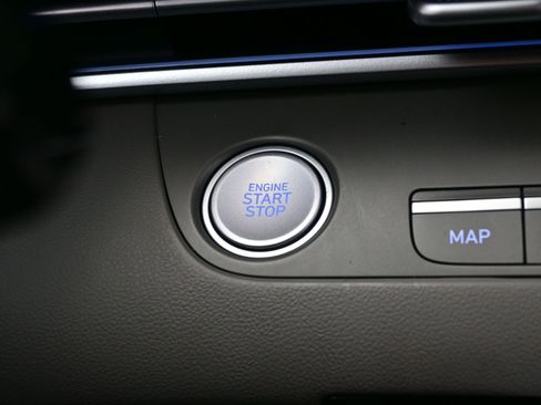 Certified 2025 Hyundai Elantra SEL image 23