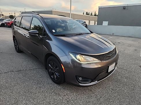 Used 2020 Chrysler Pacifica Limited image 7