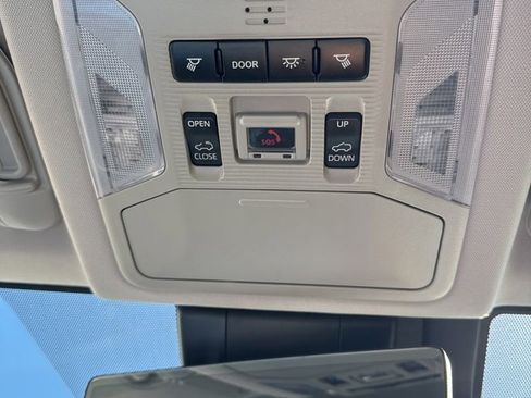 Used 2020 Toyota RAV4 XLE Premium image 30