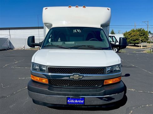 Used 2017 Chevrolet Express 3500 image 23