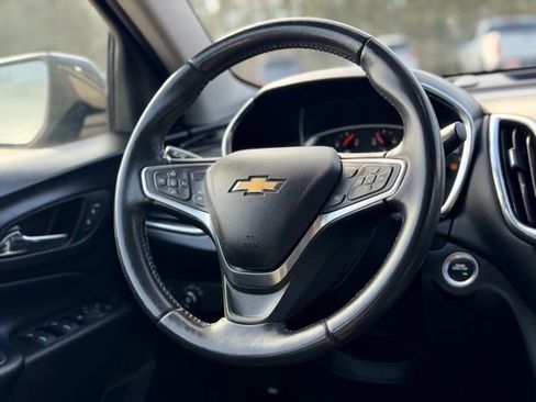 Used 2019 Chevrolet Equinox LT w/ Driver Convenience Package image 22