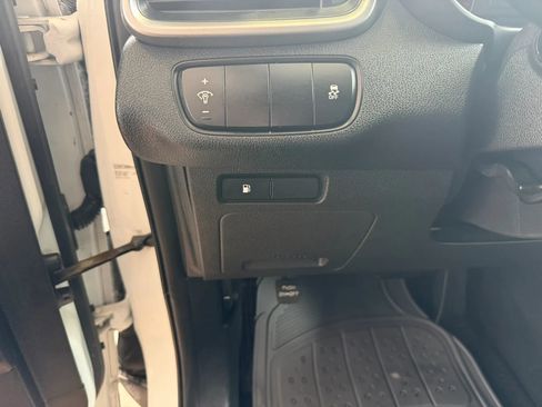 Used 2017 Kia Sorento AWD w/ LX Convenience Package image 17