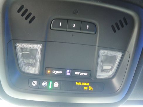 Used 2023 Chevrolet Traverse LT FWD image 23
