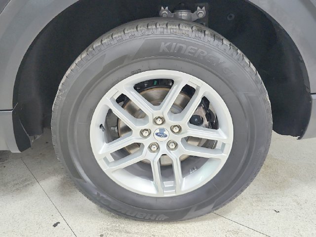 Used 2025 Ford Explorer Active AWD/4WD image 47