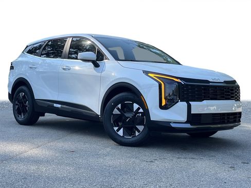 New 2026 Kia Sportage LX FWD image 2